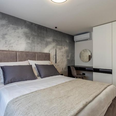 Apartman Izis Centar Pule Pula Bagian luar foto