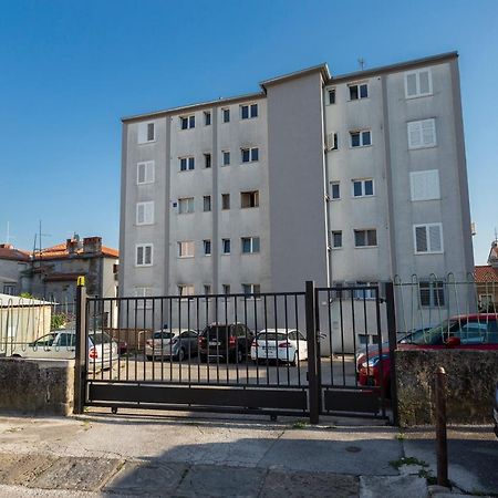 Apartman Izis Centar Pule Pula Bagian luar foto